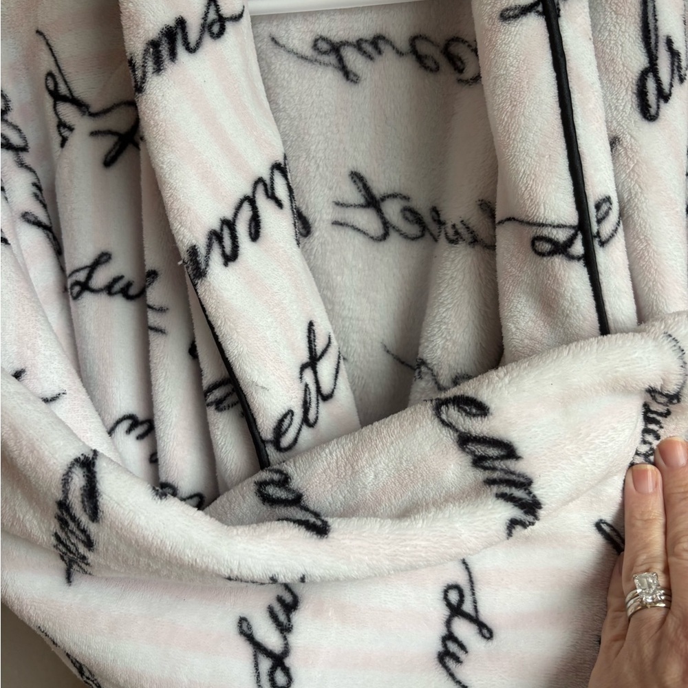 Victoria's Secret Pink Stripe Classic Script Plush Robe - Picture 7 of 10